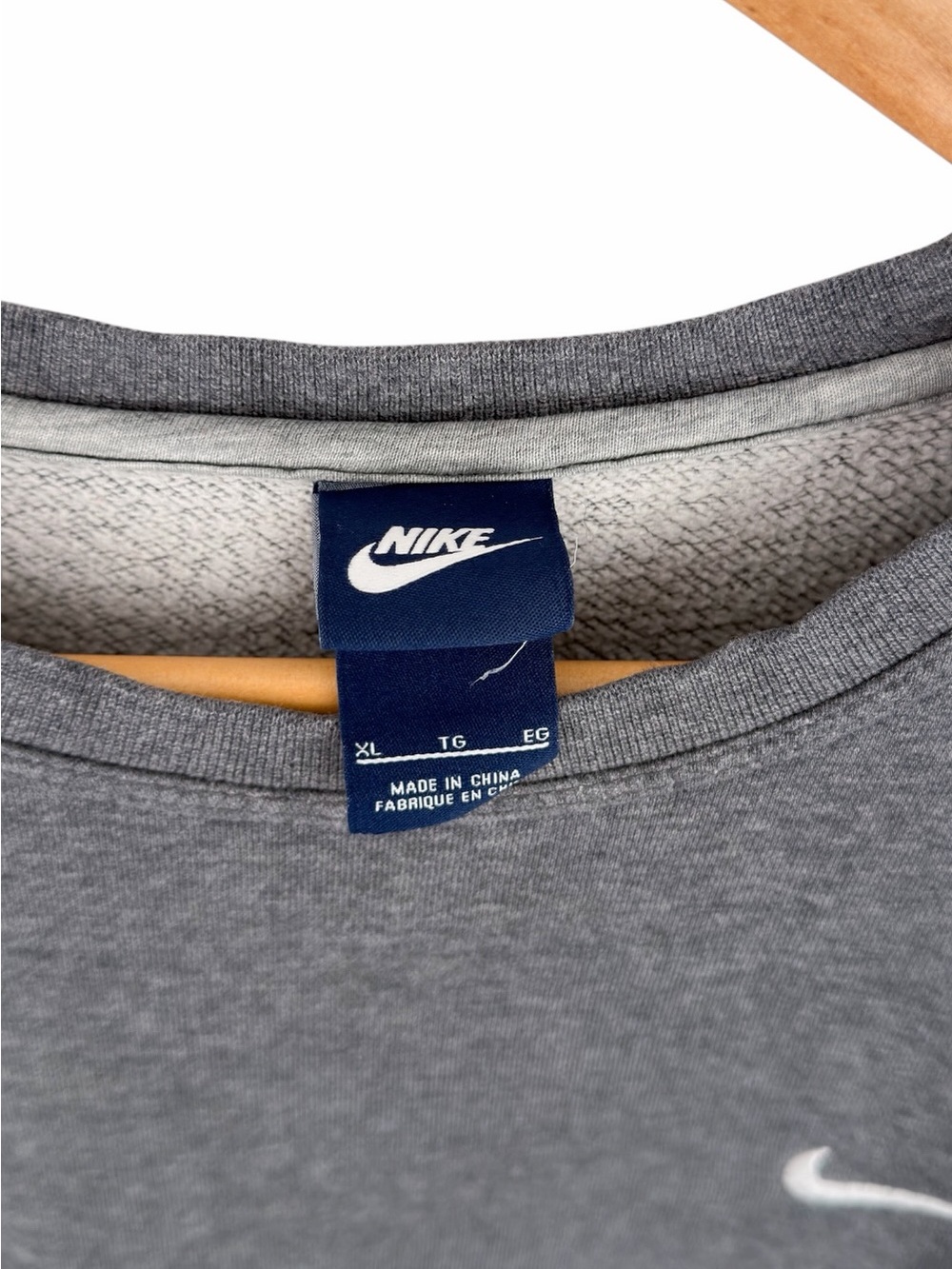 Nike Men’s XL Mini Swoosh Sweatshirt Gray Embroidered Logo Crewneck Pullover - Picture 7 of 8